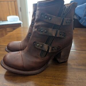 Freebird Like New Brown Leather Buckle Ankle Boots - Women